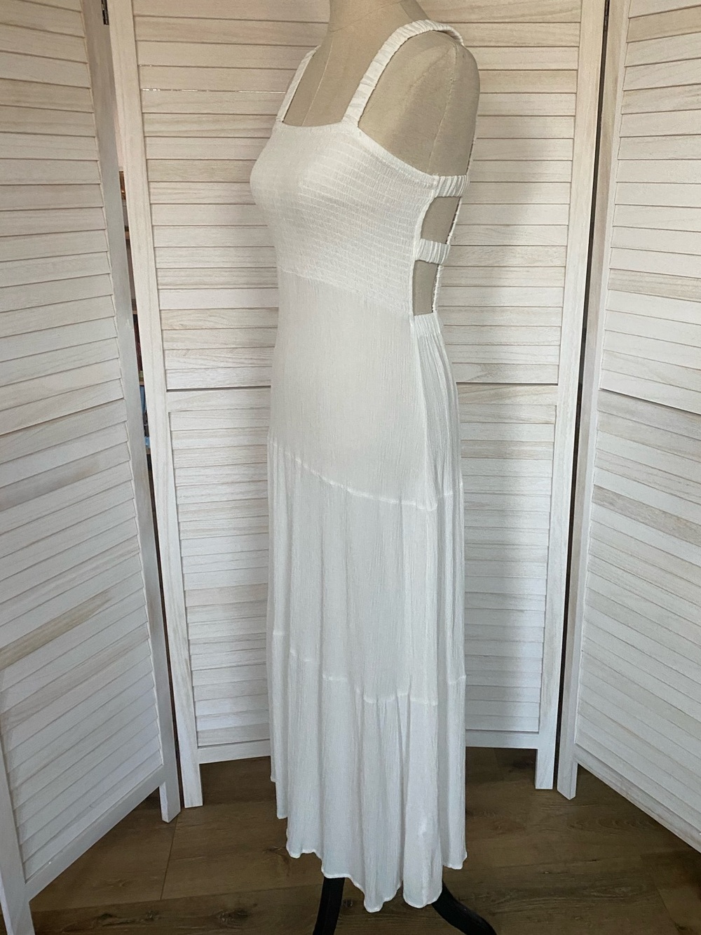 Jolie & Joy White Smocked Bodice Maxi Dress with Cut Out Back SZ L Resortwear - Picture 10 of 15